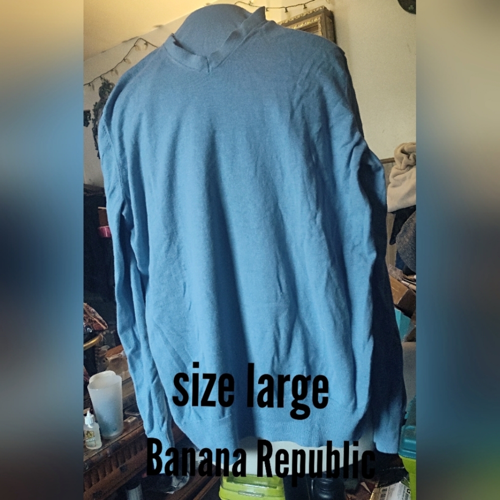 Banana Republic lightweight mens sweater